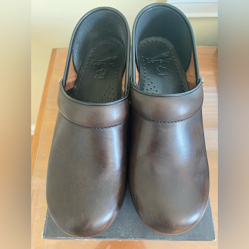 Danskin Cabrio Brown Clogs